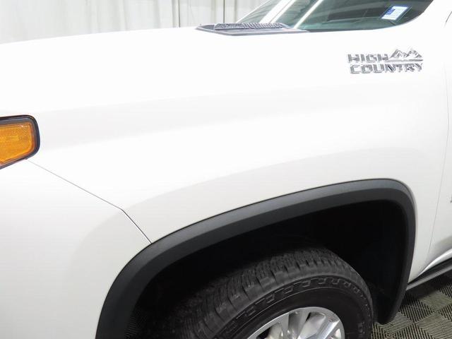 Photo of 2022 Iridescent Pearl Tricoat Chevrolet Silverado 3500