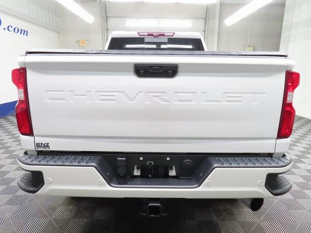 Photo of 2022 Iridescent Pearl Tricoat Chevrolet Silverado 3500