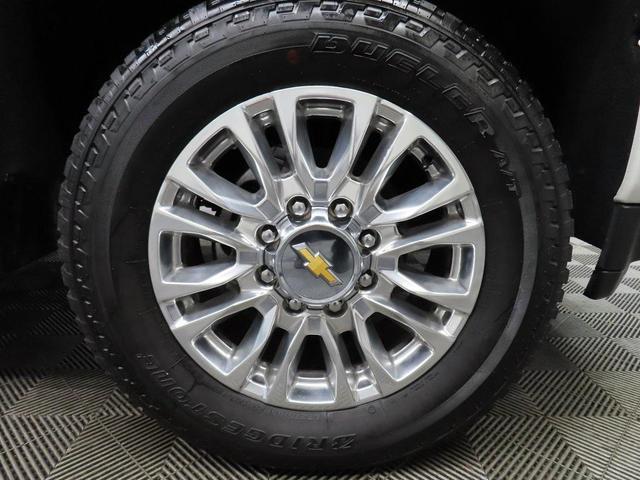 Photo of 2022 Iridescent Pearl Tricoat Chevrolet Silverado 3500