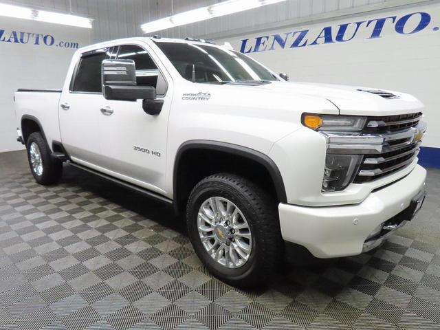 Photo of 2022 Iridescent Pearl Tricoat Chevrolet Silverado 3500
