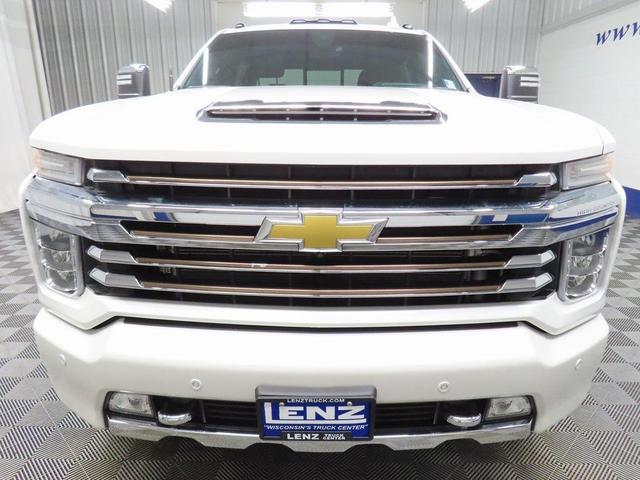 Photo of 2022 Iridescent Pearl Tricoat Chevrolet Silverado 3500