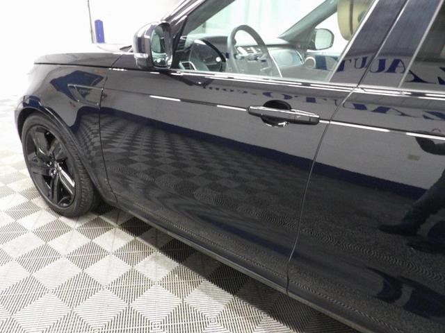 Photo of 2024 Santorini Black Metallic Land Rover Discovery
