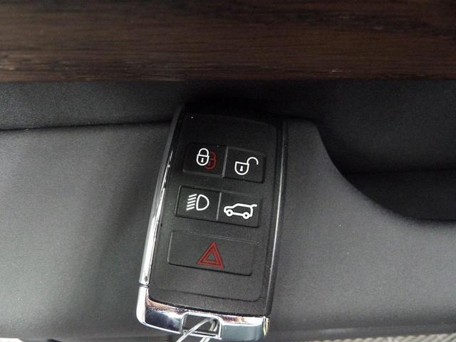 Photo of 2024 Santorini Black Metallic Land Rover Discovery