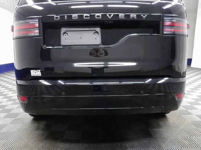 Photo of 2024 Santorini Black Metallic Land Rover Discovery