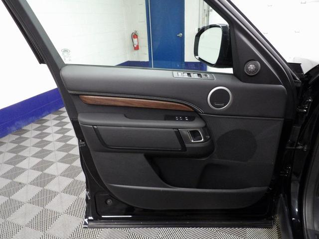 Photo of 2024 Santorini Black Metallic Land Rover Discovery