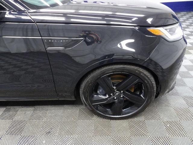 Photo of 2024 Santorini Black Metallic Land Rover Discovery