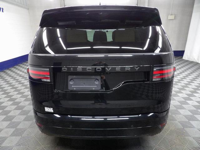 Photo of 2024 Santorini Black Metallic Land Rover Discovery