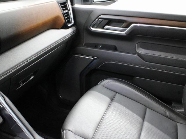 Photo of 2024 Onyx Black GMC Sierra 2500