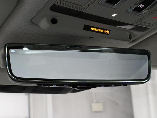 Photo of 2020 Pangea Green Metallic Land Rover Defender