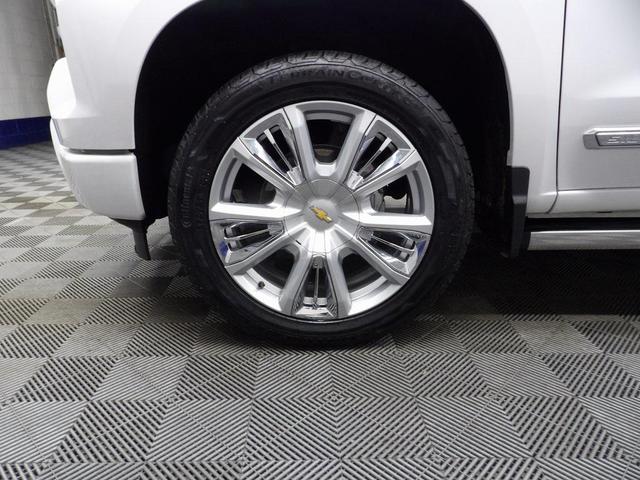 Photo of 2023 Iridescent Pearl Tricoat Chevrolet Silverado 1500