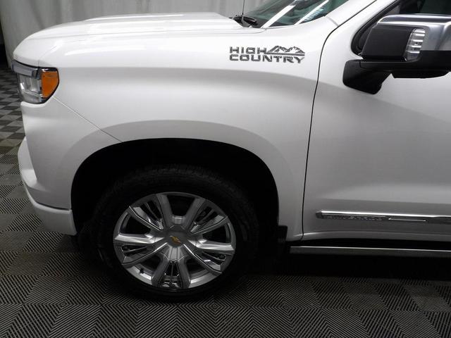 Photo of 2023 Iridescent Pearl Tricoat Chevrolet Silverado 1500