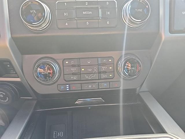 Photo of 2020 Agate Black Metallic Ford F-250