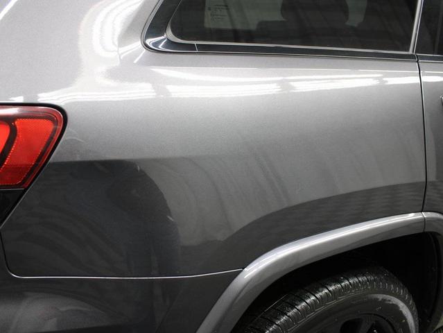 Photo of 2017 Diamond Black Crystal Pearlcoat Jeep Grand Cherokee