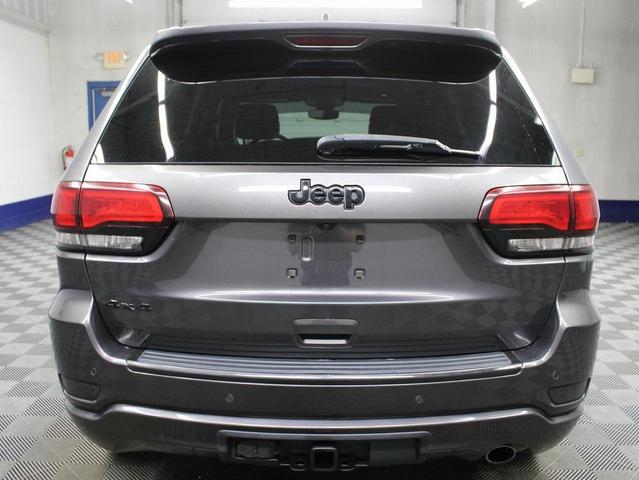 Photo of 2017 Diamond Black Crystal Pearlcoat Jeep Grand Cherokee