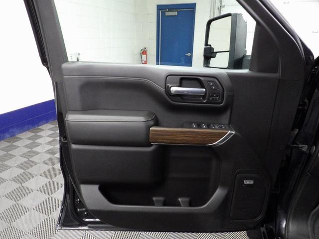 Photo of 2021 Black Chevrolet Silverado 1500