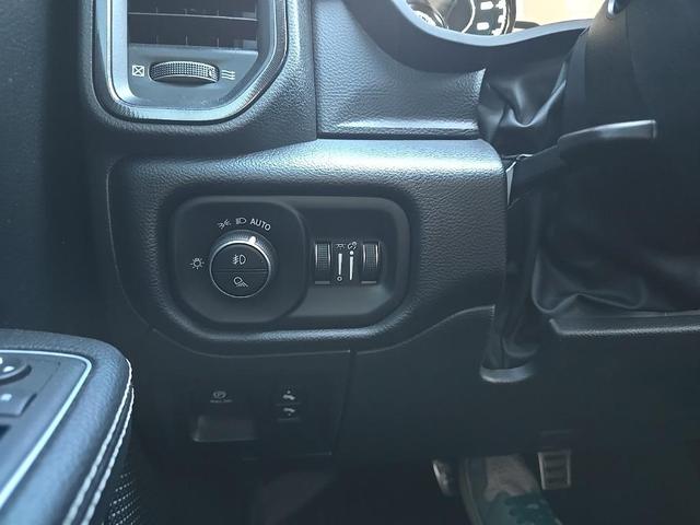 Photo of 2022 Diamond Black Crystal Pearlcoat RAM 1500
