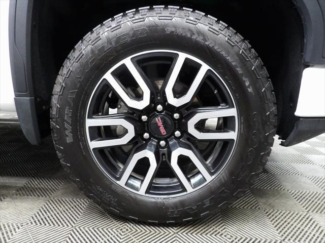 Photo of 2025 Summit White GMC Sierra 1500