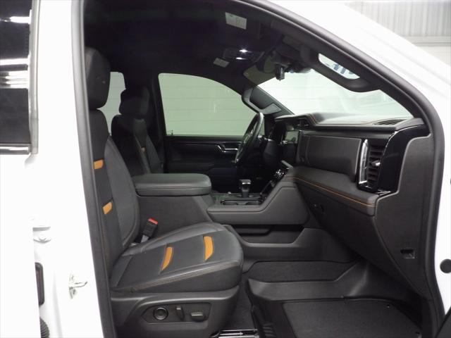 Photo of 2025 Summit White GMC Sierra 1500