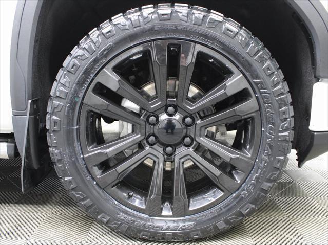 Photo of 2024 White Frost Tricoat GMC Sierra 1500
