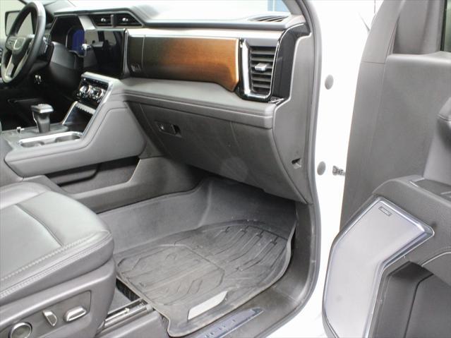 Photo of 2024 White Frost Tricoat GMC Sierra 1500