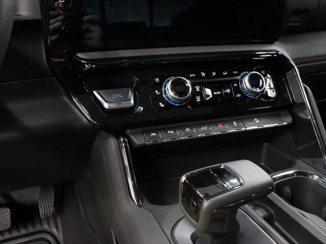 Photo of 2024 Summit White GMC Sierra 1500