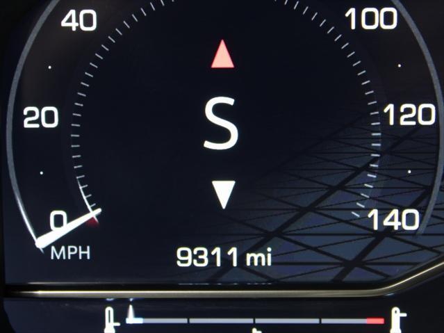 Photo of 2024 Summit White GMC Sierra 1500