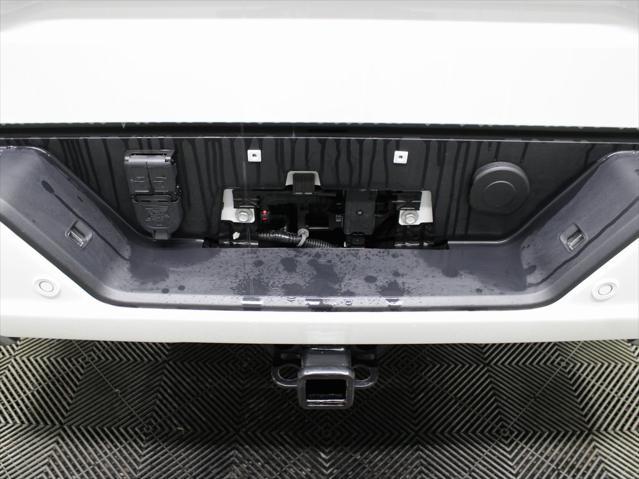 Photo of 2024 Summit White GMC Sierra 1500