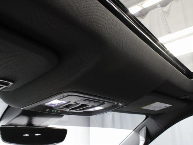 Photo of 2024 Summit White GMC Sierra 1500