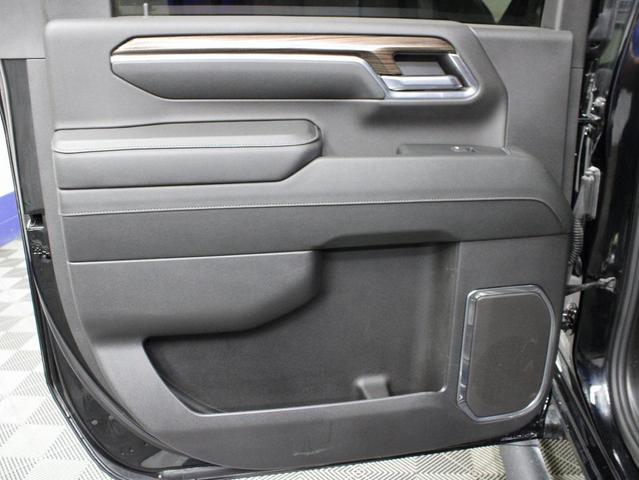 Photo of 2024 Black Chevrolet Silverado 2500