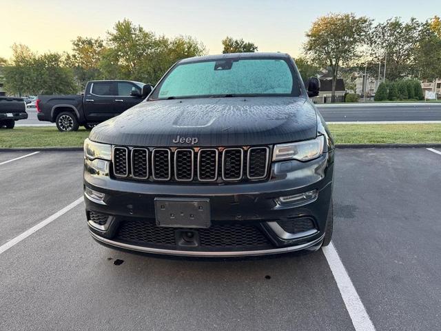 Photo of 2019 Diamond Black Crystal Pearlcoat Jeep Grand Cherokee