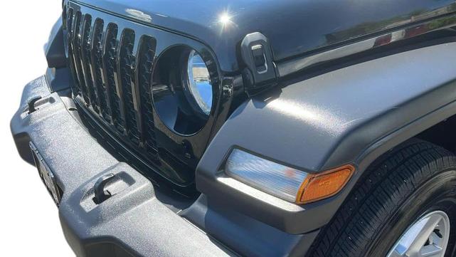 Photo of 2020 Black Clearcoat Jeep Gladiator