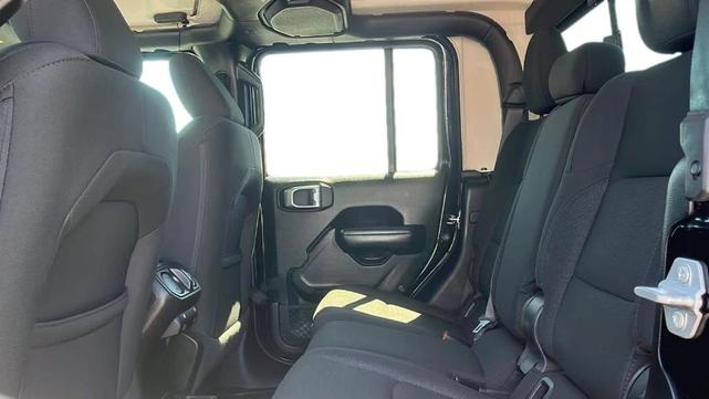 Photo of 2020 Black Clearcoat Jeep Gladiator