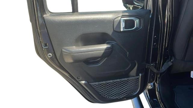 Photo of 2020 Black Clearcoat Jeep Gladiator