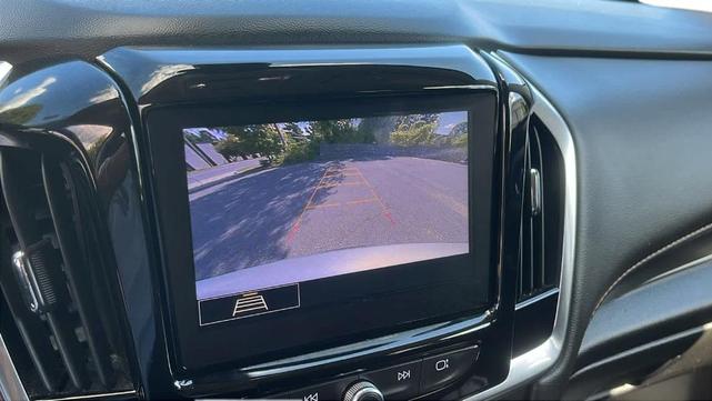 Photo of 2020 Silver Ice Metallic Chevrolet Traverse