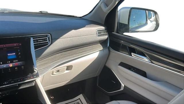 Photo of 2022 Silver Zynith Jeep Wagoneer