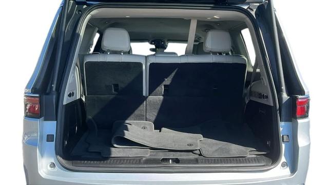 Photo of 2022 Silver Zynith Jeep Wagoneer