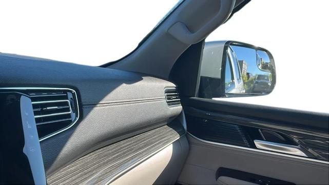 Photo of 2022 Silver Zynith Jeep Wagoneer