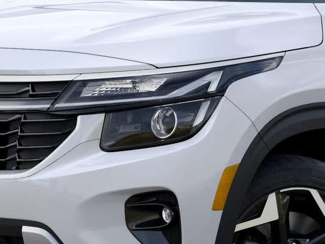 Photo of 2025 Snow White Pearl Kia Seltos