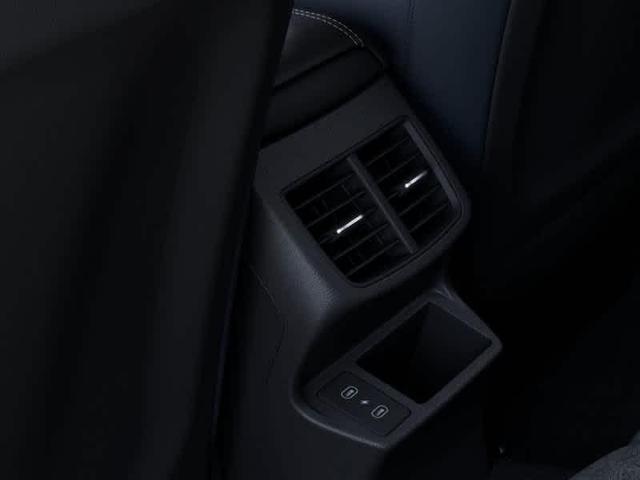 Photo of 2025 Snow White Pearl Kia Seltos
