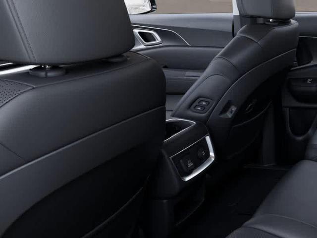 Photo of 2025 Ivory Silver Kia Carnival