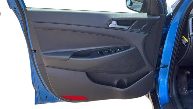 Photo of 2016 Caribbean Blue Hyundai TUCSON