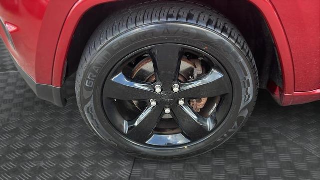 Photo of 2015 Deep Cherry Red Crystal Pearlcoat Jeep Grand Cherokee