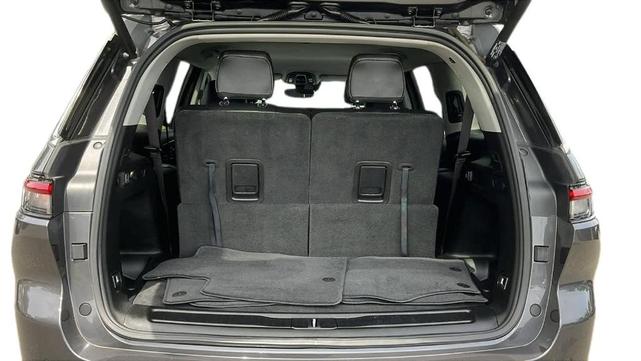 Photo of 2022 Metallic Jeep Grand Cherokee L