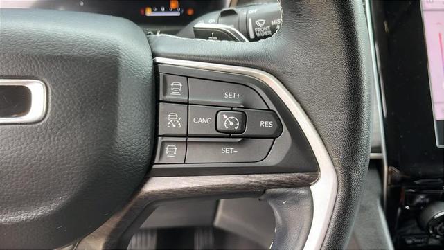 Photo of 2022 Metallic Jeep Grand Cherokee L