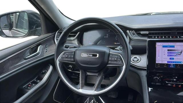 Photo of 2022 Metallic Jeep Grand Cherokee L