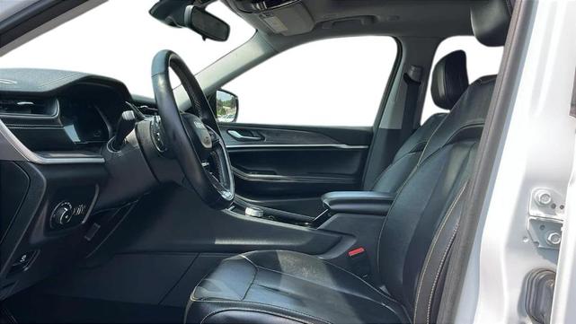 Photo of 2022 Bright White Clearcoat Jeep Grand Cherokee L