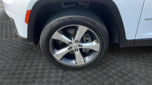 Photo of 2022 Bright White Clearcoat Jeep Grand Cherokee L