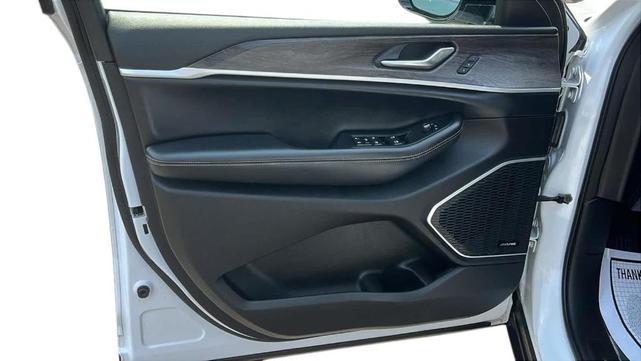 Photo of 2022 Bright White Clearcoat Jeep Grand Cherokee L
