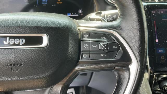 Photo of 2022 Bright White Clearcoat Jeep Grand Cherokee L