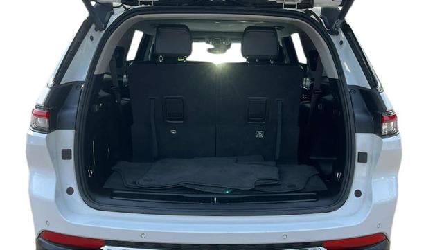 Photo of 2022 Bright White Clearcoat Jeep Grand Cherokee L